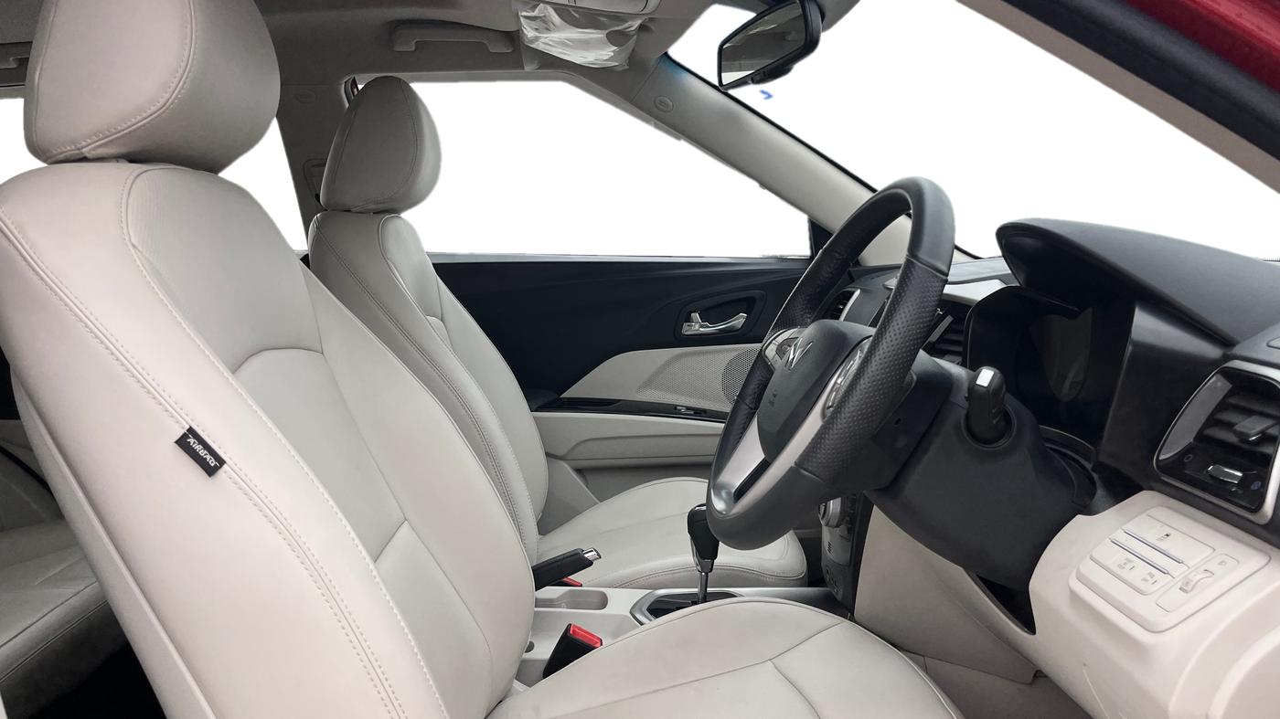 2023 Mahindra XUV300 W8 (O) 1.2 PETROL AMT, Petrol, Automatic, 9,410 km, Right Side Front Door Cabin