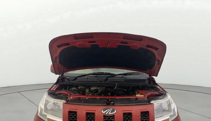 2016 Mahindra TUV300 T6, Diesel, Manual, 73,681 km, Open Bonet