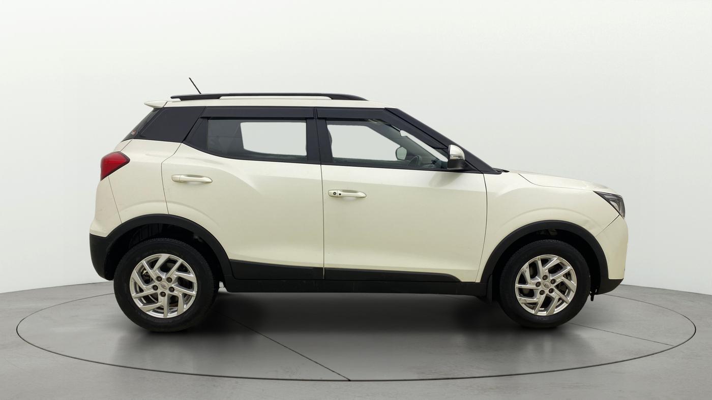2022 Mahindra XUV300 W8 1.2 PETROL, Petrol, Manual, 62,411 km, Right Side View