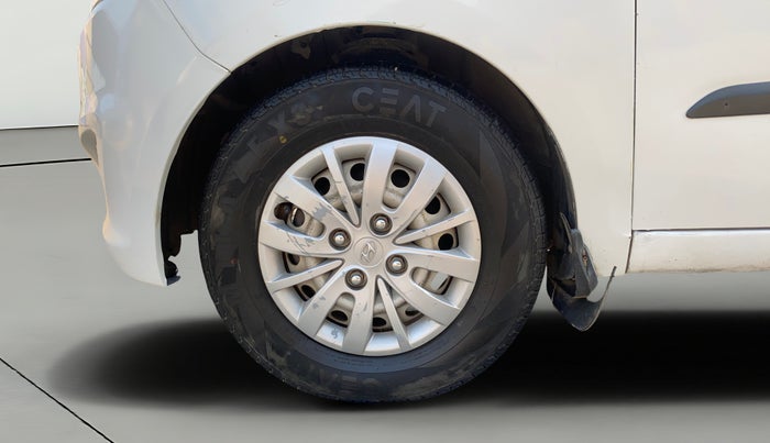 2013 Hyundai i10 MAGNA 1.1, CNG, Manual, 80,438 km, Left Front Wheel
