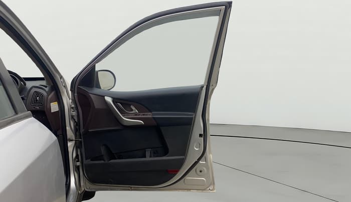 2013 Mahindra XUV500 W8, Diesel, Manual, 97,265 km, RHS Front Door