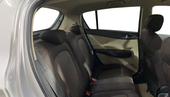 2014 Hyundai i20 SPORTZ 1.2, Petrol, Manual, 77,545 km, Right Side Rear Door Cabin