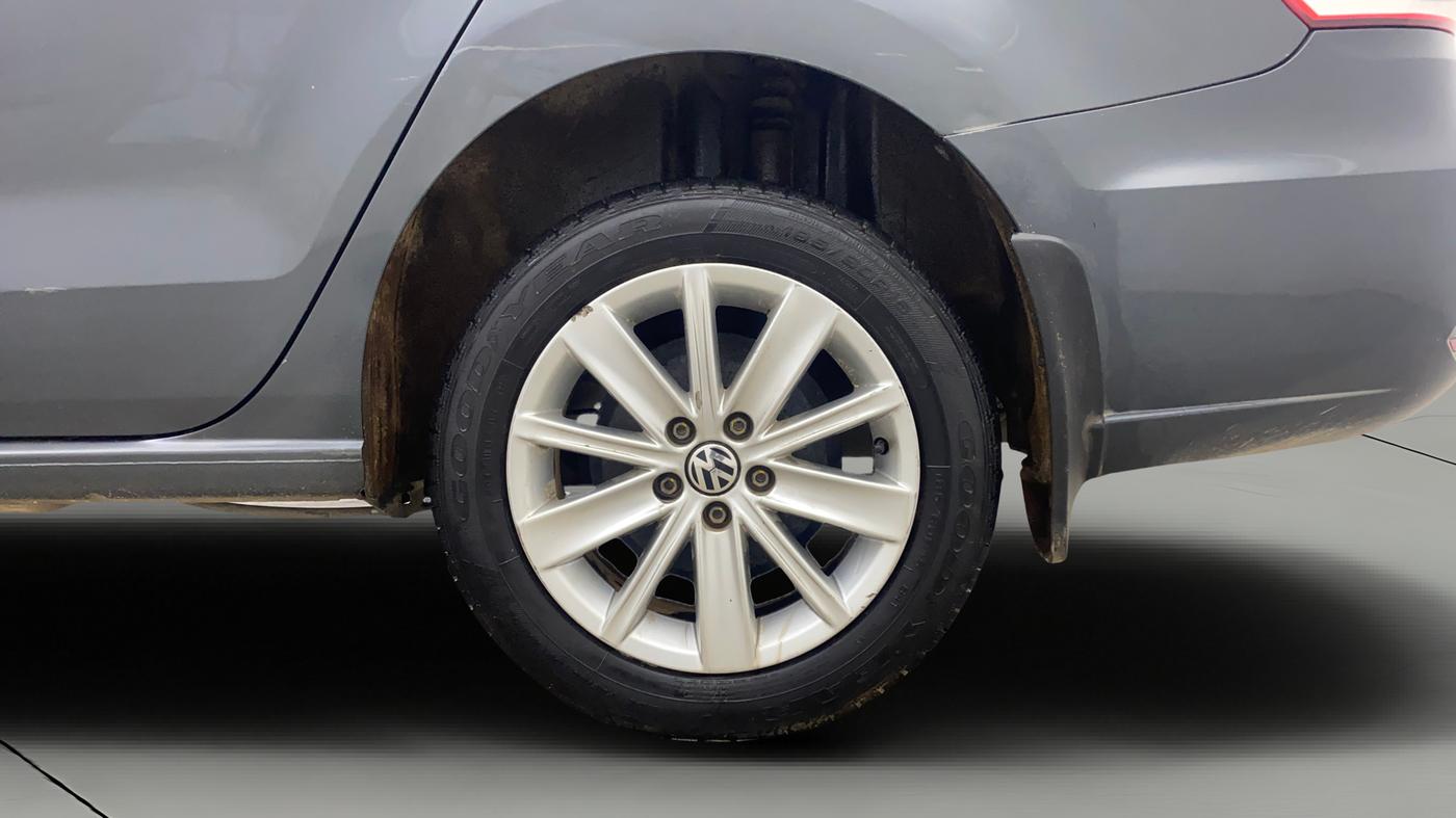 2016 Volkswagen Vento HIGHLINE PETROL AT, Petrol, Automatic, 56,101 km, Left Rear Wheel