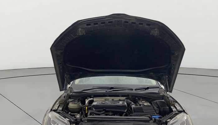 2016 Skoda Superb L&K 1.8 TSI AT, Petrol, Automatic, 1,05,887 km, Open Bonet