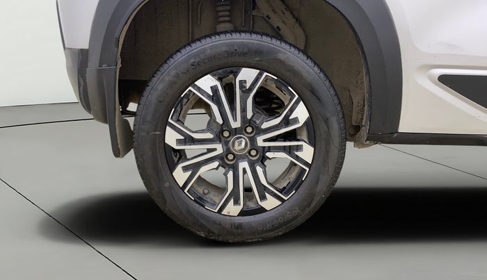 2022 Renault Kiger RXT (O) MT DUAL TONE, Petrol, Manual, 24,402 km, Right Rear Wheel