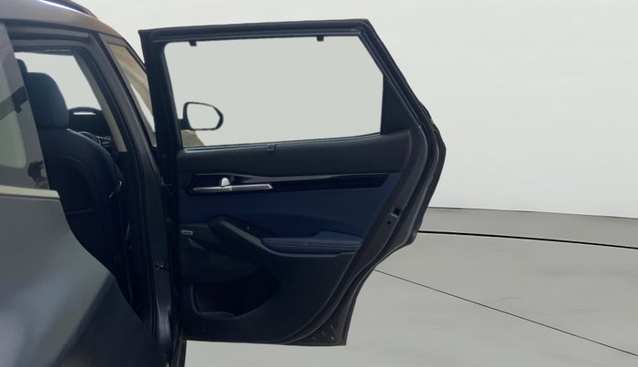 2023 KIA SELTOS X LINE 1.5 DIESEL AT, Diesel, Automatic, 35,227 km, RHS Rear Door