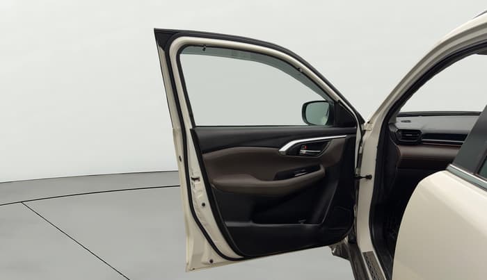 2024 Toyota URBAN CRUISER HYRYDER V HYBRID, Hybrid, Automatic, 30,657 km, LHS Front Door