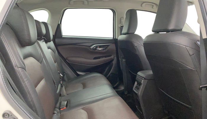 2022 Maruti Grand Vitara ALPHA SMART HYBRID AT, Petrol, Automatic, 17,513 km, Right Side Rear Door Cabin