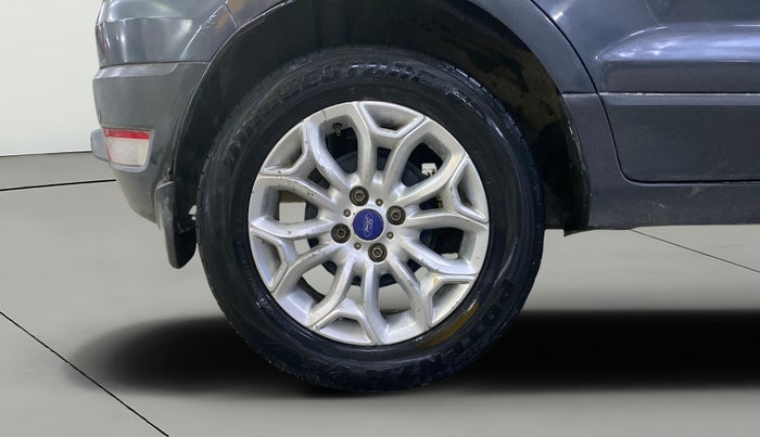 2014 Ford Ecosport TITANIUM 1.0L ECOBOOST, Petrol, Manual, 1,06,819 km, Right Rear Wheel