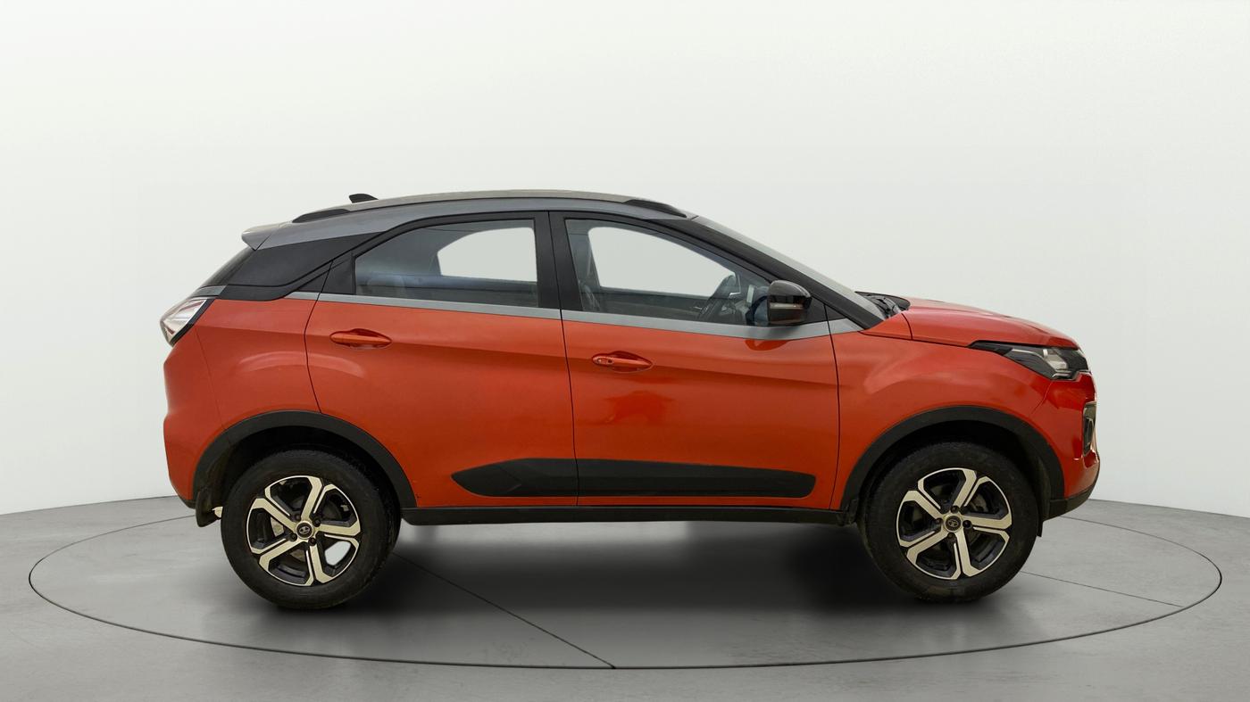 2022 Tata NEXON XZ PLUS SUNROOF PETROL DUAL TONE, Petrol, Manual, 70,753 km, Right Side View