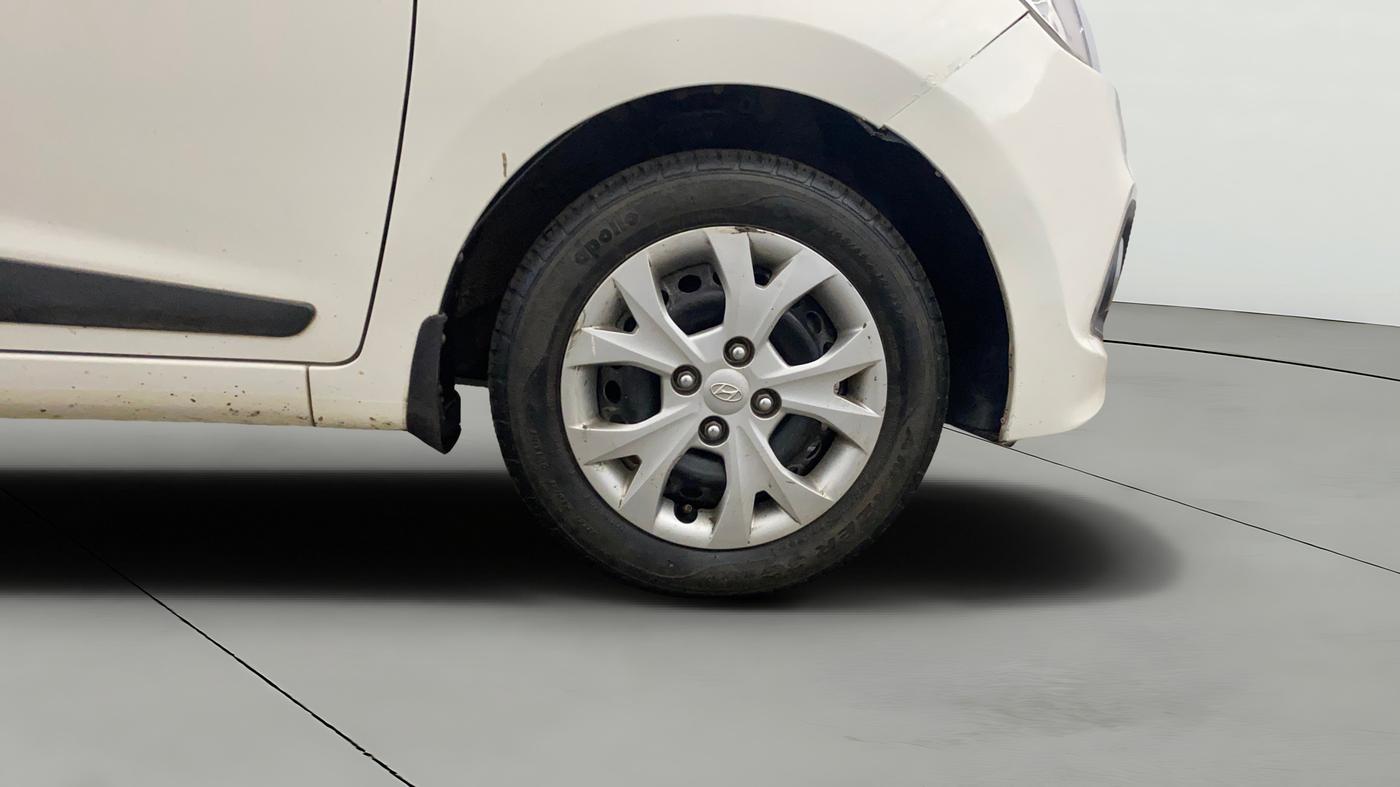 2015 Hyundai Grand i10 SPORTZ 1.2 KAPPA VTVT, Petrol, Manual, 27,891 km, Right Front Wheel