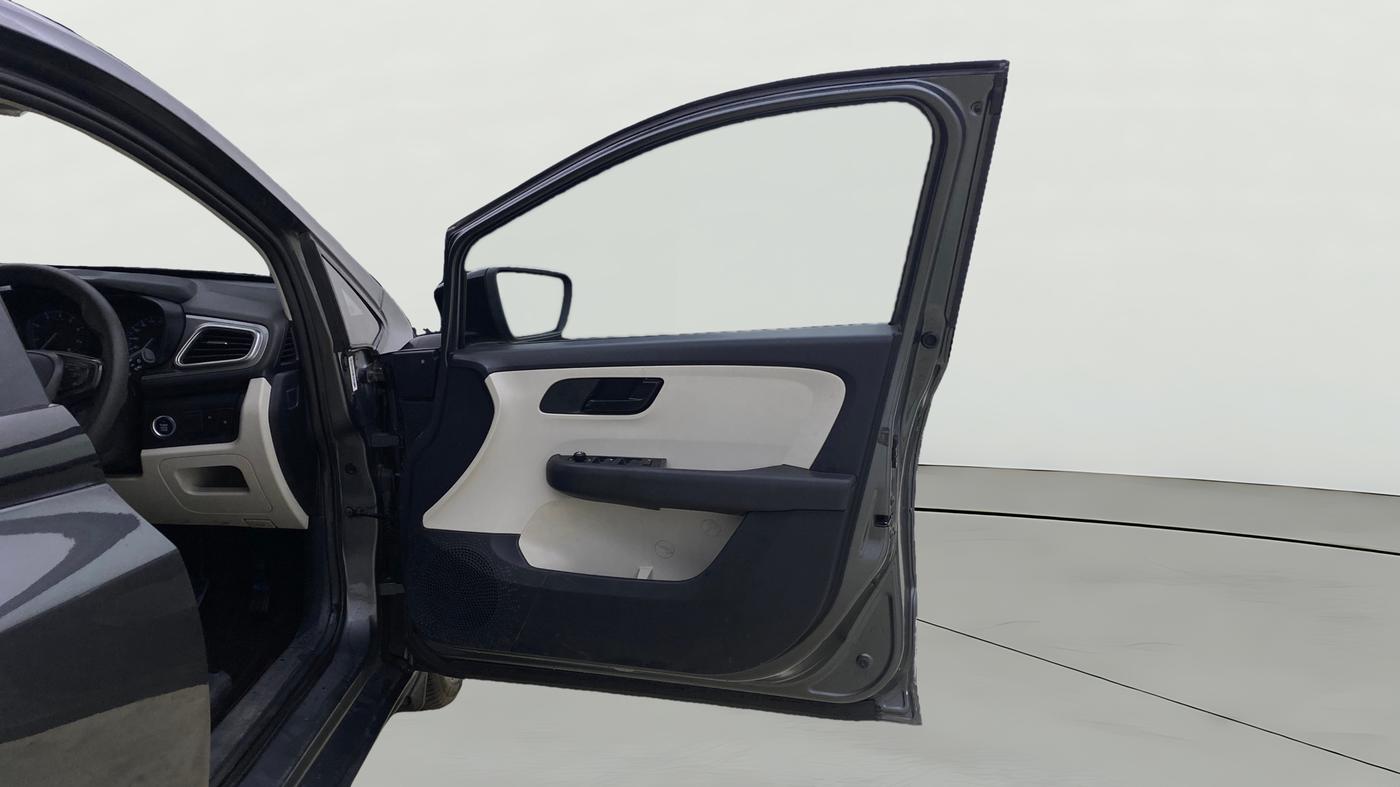 2022 Tata ALTROZ XT PETROL, Petrol, Manual, 43,240 km, RHS Front Door