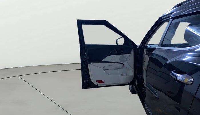 2021 Mahindra XUV300 W6 1.5 Sunroof Diesel, Diesel, Manual, 1,35,953 km, LHS Front Door