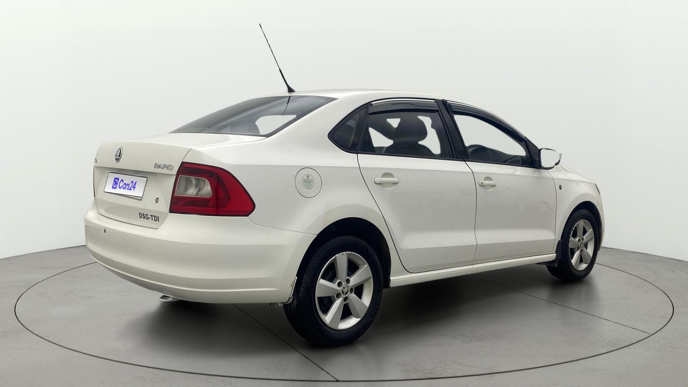 2015 Skoda Rapid 1.5 TDI CR ELEGANCE AT, Diesel, Automatic, 1,18,712 km, Right Back Diagonal