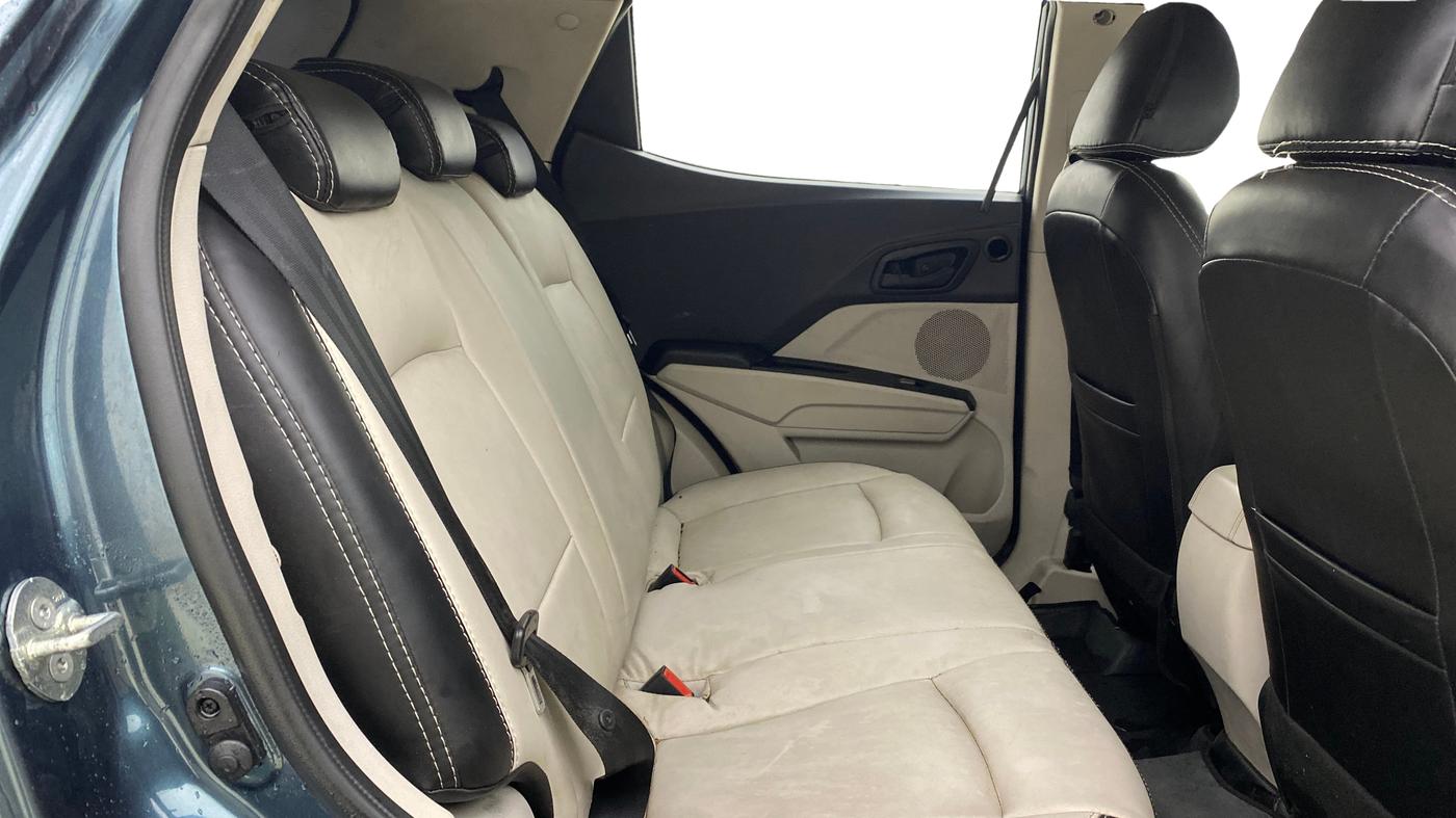 2021 Mahindra XUV300 W6 1.2 PETROL AMT, Petrol, Automatic, 62,028 km, Right Side Rear Door Cabin