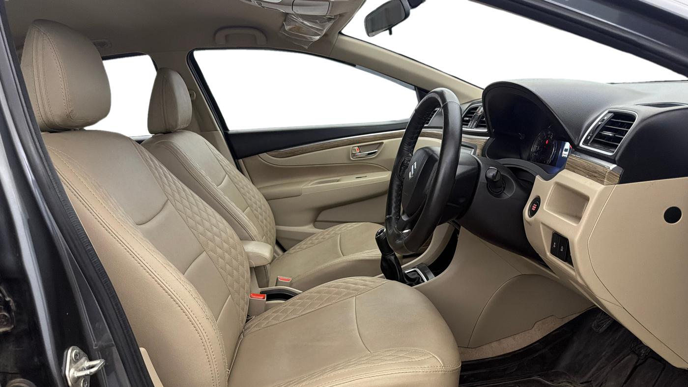 2023 Maruti Ciaz ZETA 1.5 SHVS MT PETROL, Petrol, Manual, 41,406 km, Right Side Front Door Cabin