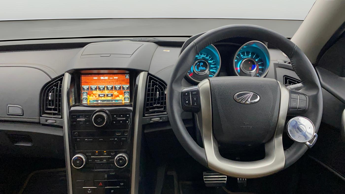 2019 Mahindra XUV500 W11 AT, Diesel, Automatic, 93,137 km, Steering Wheel Close Up