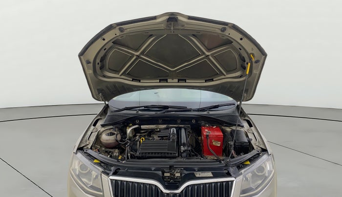 2014 Skoda Octavia AMBITION 1.4 TSI, Petrol, Manual, 1,00,585 km, Open Bonet