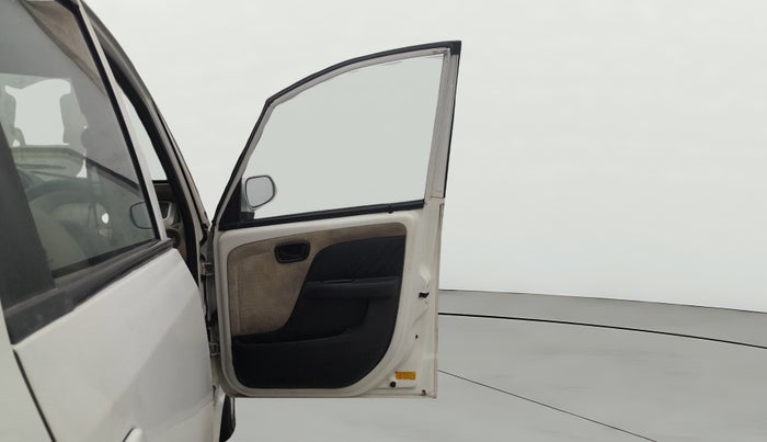 2014 Tata Nano TWIST XT, Petrol, Manual, 1,31,835 km, RHS Front Door