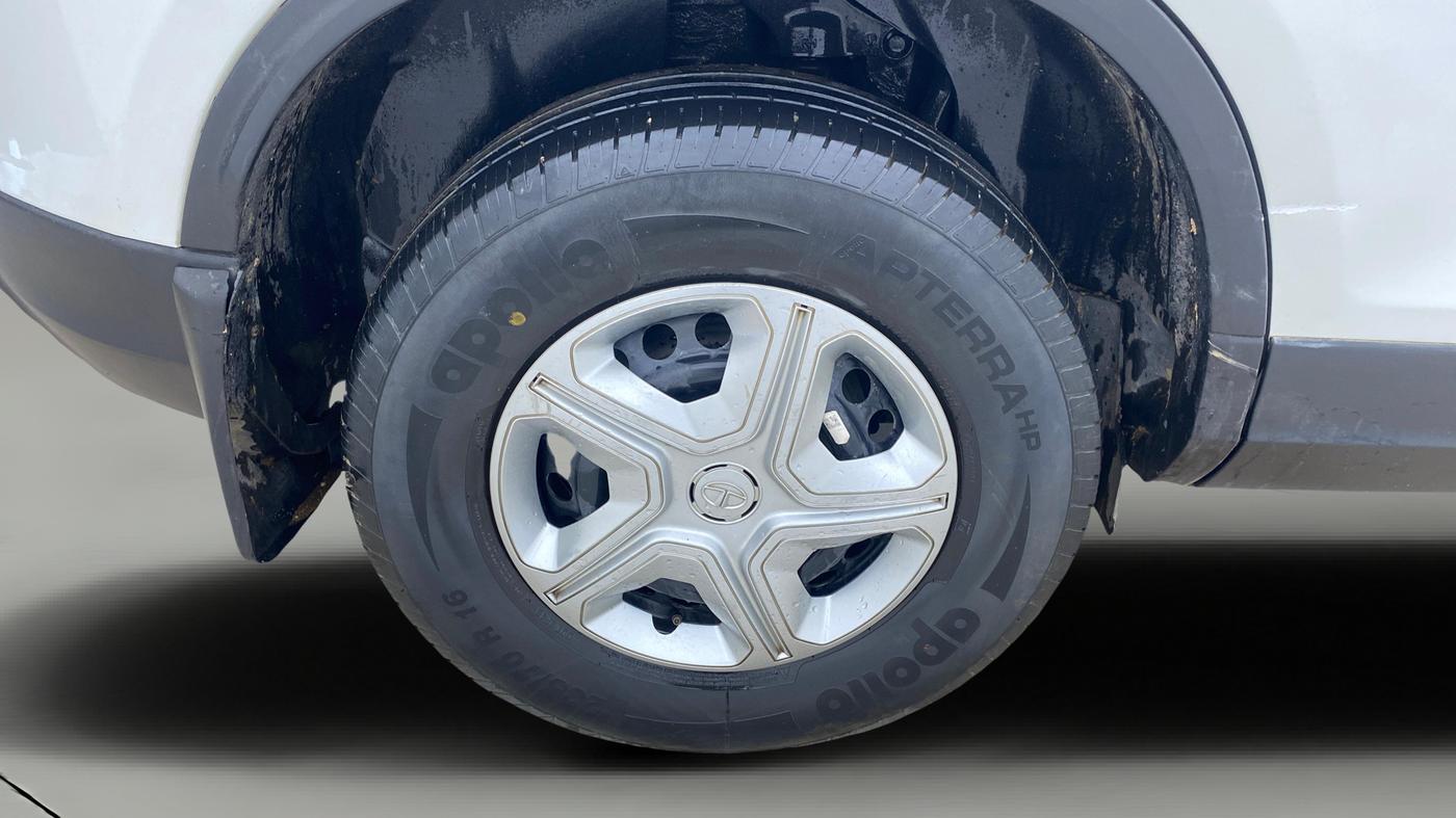 2021 Tata Harrier XMA 2.0L KRYOTEC, Diesel, Automatic, 97,438 km, Right Rear Wheel