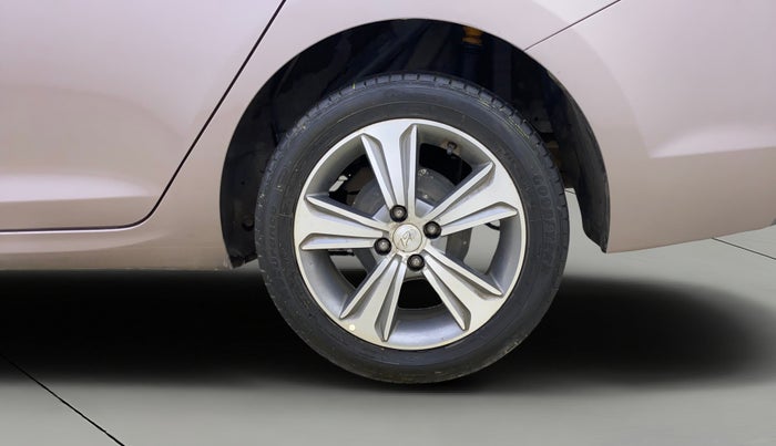 2017 Hyundai Verna 1.6 SX (O) CRDI MT, Diesel, Manual, 1,22,280 km, Left Rear Wheel