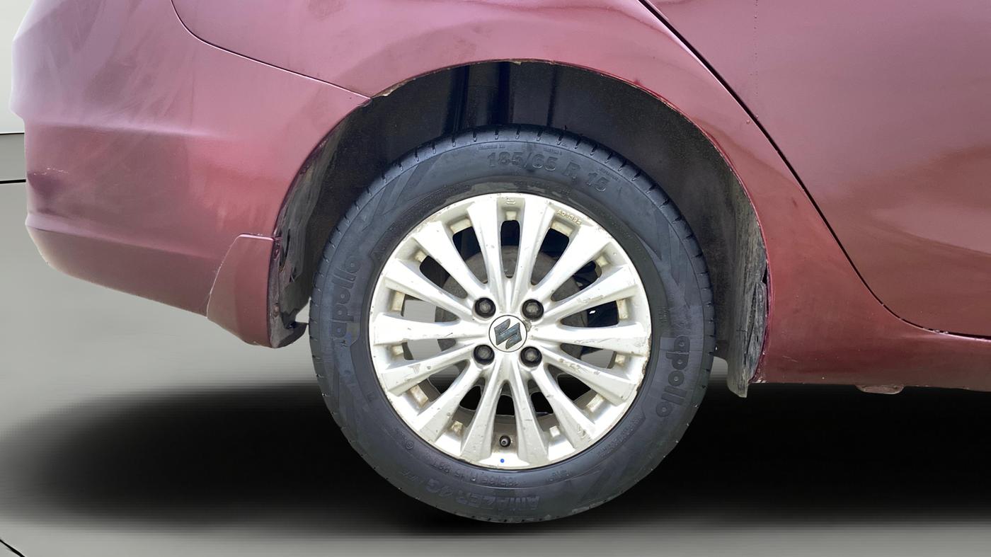 2015 Maruti Ciaz ZXI, Petrol, Manual, 1,02,616 km, Right Rear Wheel