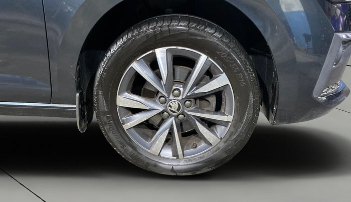 2024 Skoda SLAVIA STYLE 1.0L TSI AT, Petrol, Automatic, 16,234 km, Right Front Wheel