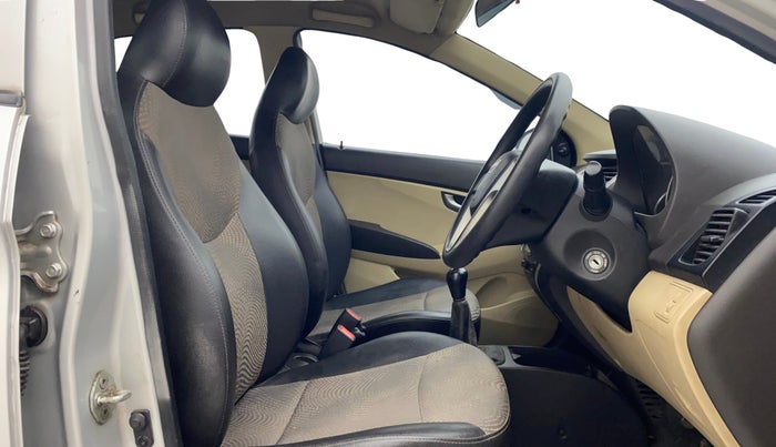 2016 Hyundai Eon SPORTZ, Petrol, Manual, 45,052 km, Right Side Front Door Cabin