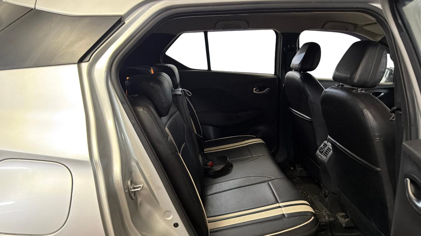 2022 Nissan Kicks XV 1.5, Petrol, Manual, 79,606 km, Right Side Rear Door Cabin