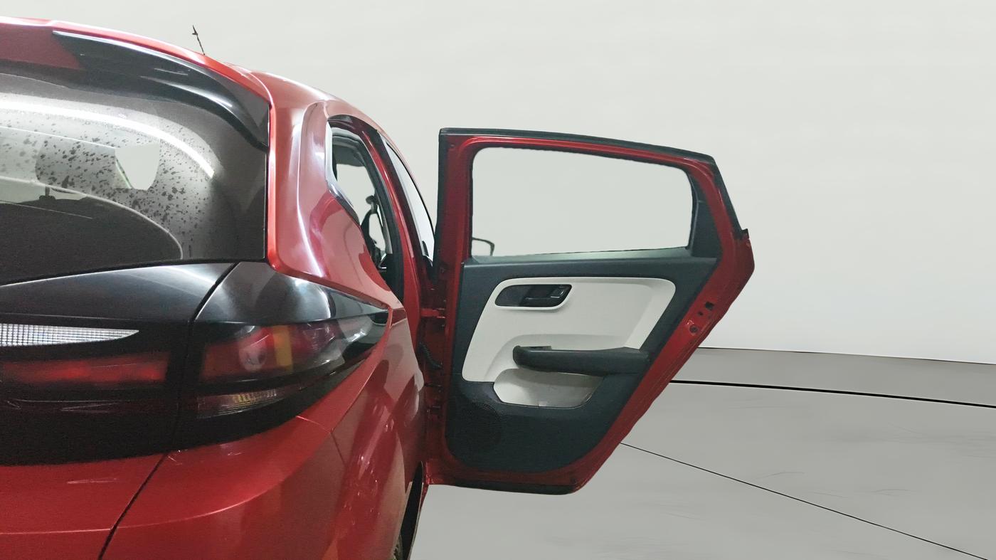 2022 Tata ALTROZ XM PLUS PETROL, Petrol, Manual, 39,741 km, RHS Rear Door