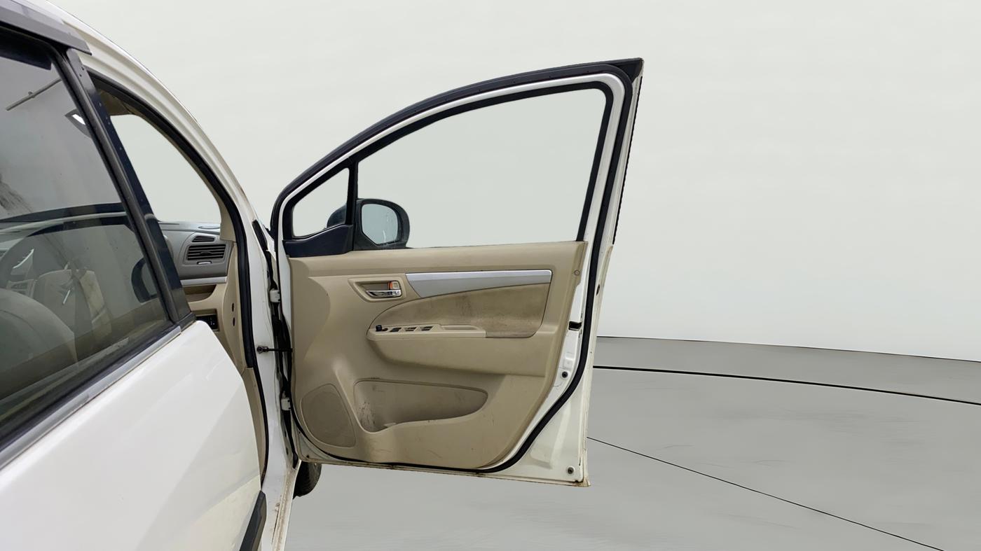 2016 Maruti Ertiga VXI, CNG, Manual, 44,162 km, RHS Front Door
