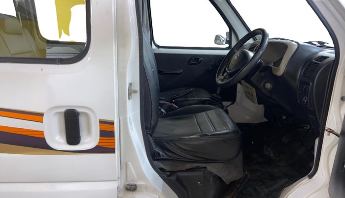 2022 Maruti Eeco 5 STR AC (O), Petrol, Manual, 26,571 km, Right Side Front Door Cabin