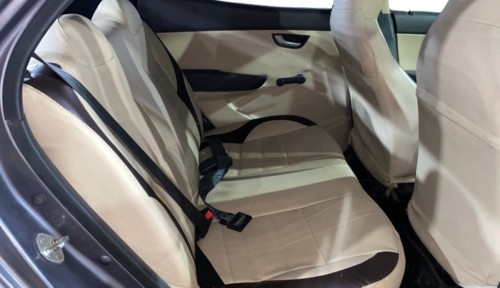 2015 Hyundai Eon SPORTZ, Petrol, Manual, 33,877 km, Right Side Rear Door Cabin