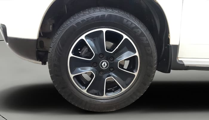 2017 Renault Duster 85 PS RXZ DIESEL, Diesel, Manual, 1,38,402 km, Left Front Wheel