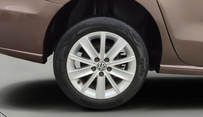 2015 Volkswagen Vento HIGHLINE 1.5 AT, Diesel, Automatic, 1,09,859 km, Right Rear Wheel