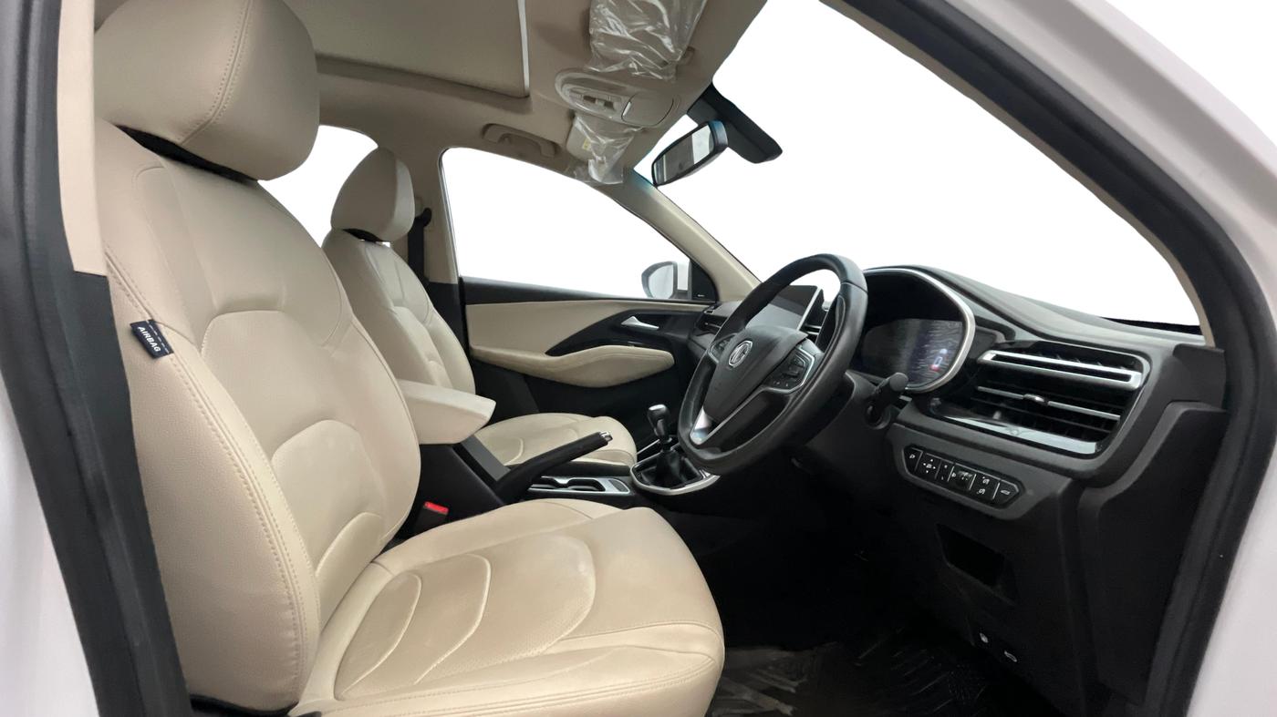 2024 MG HECTOR SHARP PRO 1.5 TURBO MT PETROL, Petrol, Manual, 12,845 km, Right Side Front Door Cabin