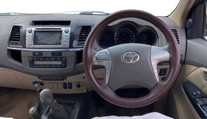 2013 Toyota Fortuner 3.0 4X4 MT, Diesel, Manual, 1,28,393 km, Steering Wheel Close Up