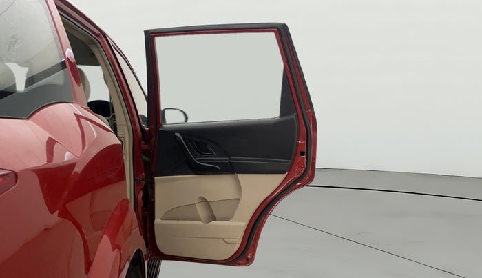 2016 Mahindra XUV500 W4, Diesel, Manual, 1,02,852 km, RHS Rear Door