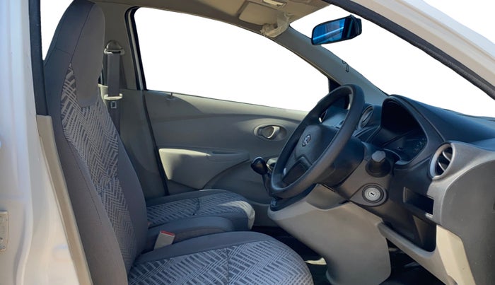 2017 Datsun Go T, Petrol, Manual, 81,608 km, Right Side Front Door Cabin