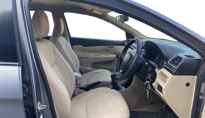 2017 Maruti Ciaz DELTA 1.4 MT PETROL, Petrol, Manual, 77,346 km, Right Side Front Door Cabin