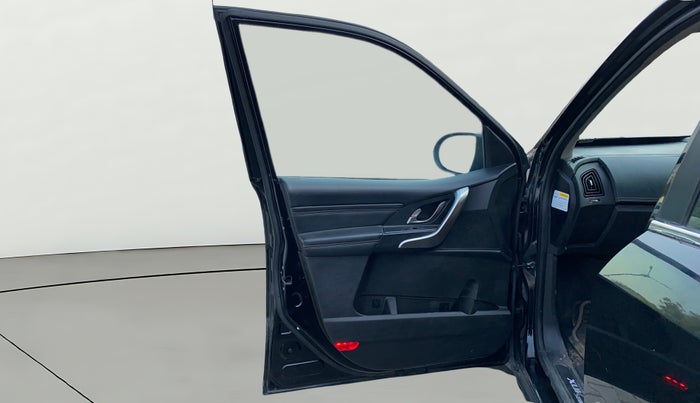 2021 Mahindra XUV500 W11 AT, Diesel, Automatic, 69,965 km, LHS Front Door