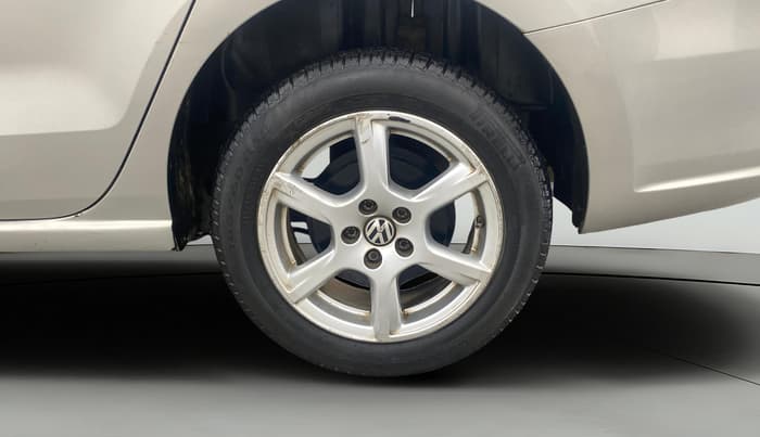 2013 Volkswagen Vento HIGHLINE 1.6 MPI, Petrol, Manual, 70,981 km, Left Rear Wheel