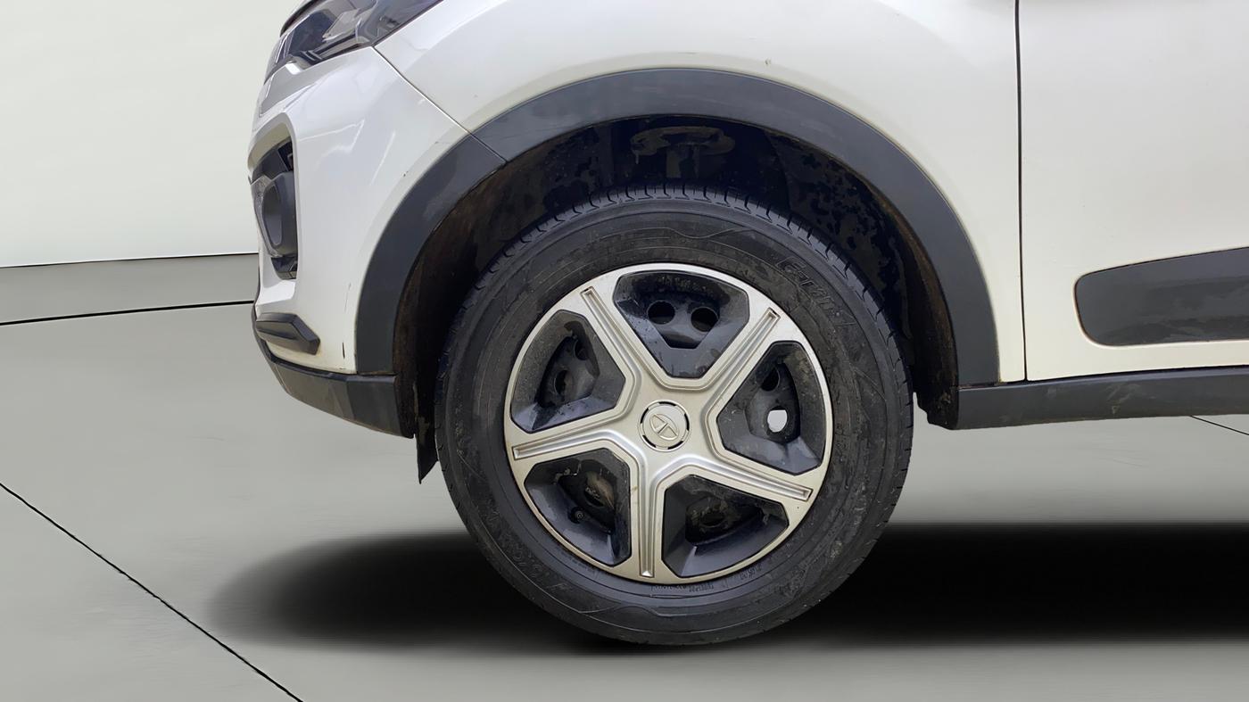 2021 Tata NEXON XMA DIESEL, Diesel, Automatic, 61,099 km, Left Front Wheel