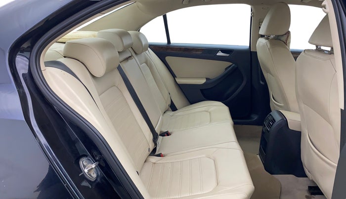 2015 Volkswagen Jetta HIGHLINE TDI AT, Diesel, Automatic, 1,18,810 km, Right Side Rear Door Cabin