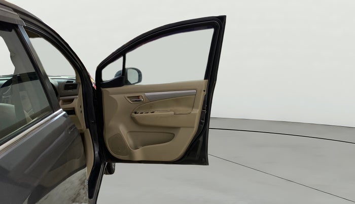 2016 Maruti Ertiga VXI CNG, CNG, Manual, 1,24,272 km, RHS Front Door