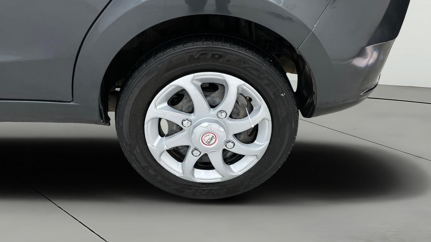 2016 Tata Zest XMS PETROL, Petrol, Manual, 73,372 km, Left Rear Wheel