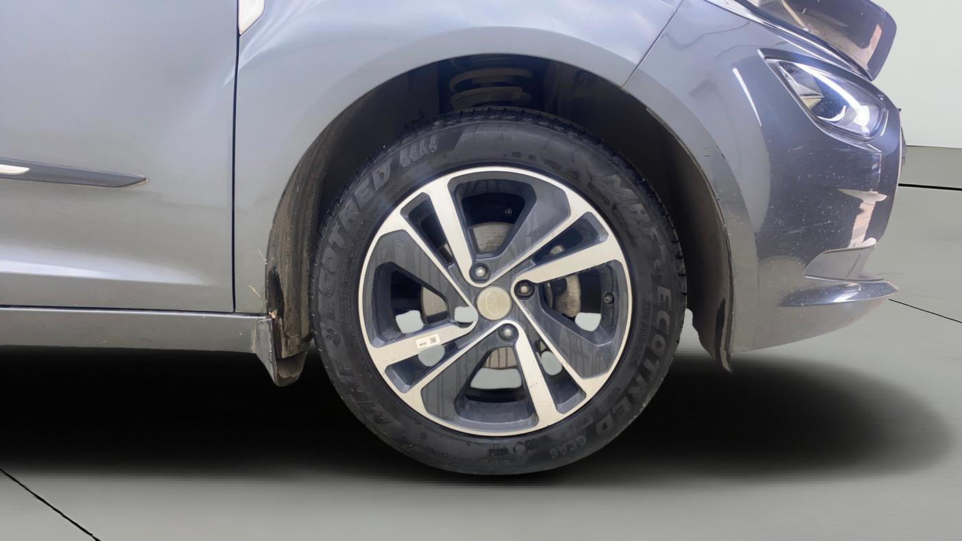 2024 Tata ALTROZ XZA Lux, Petrol, Automatic, 17,688 km, Right Front Wheel