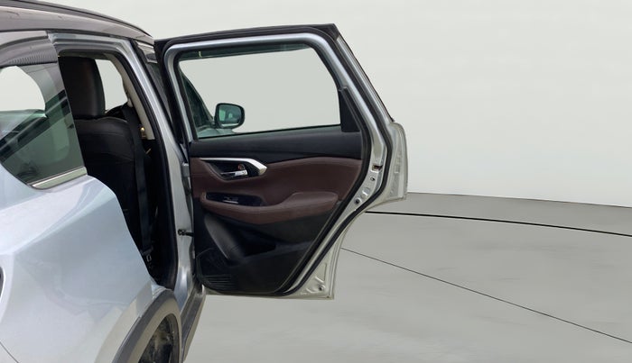 2022 Maruti Grand Vitara ALPHA SMART HYBRID ALLGRIP DUAL TONE, Petrol, Manual, 46,462 km, RHS Rear Door