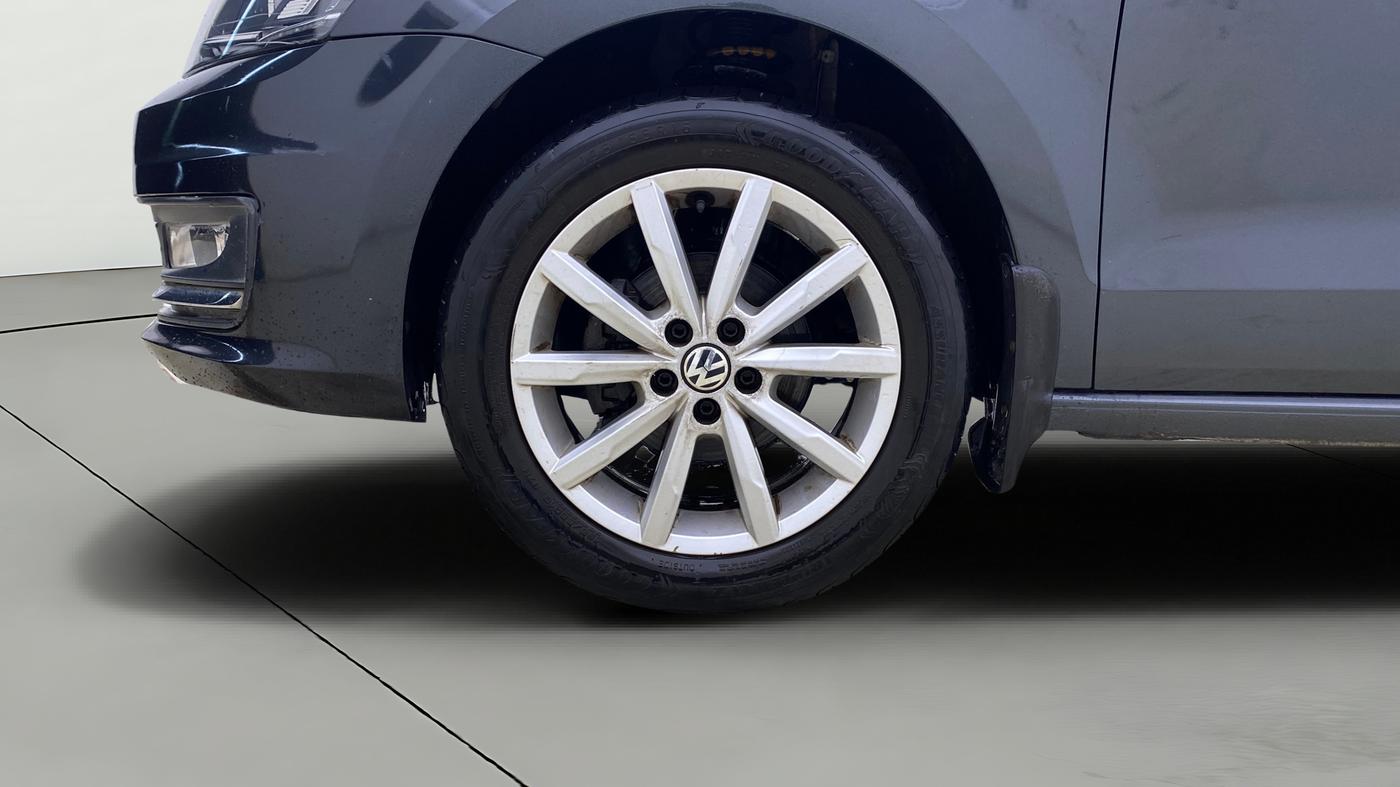 2017 Volkswagen Vento HIGHLINE PLUS 1.2 AT 16 ALLOY, Petrol, Automatic, 75,479 km, Left Front Wheel
