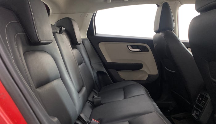 2023 Tata ALTROZ XZ PLUS O SUNROOF CNG, CNG, Manual, 30,355 km, Right Side Rear Door Cabin